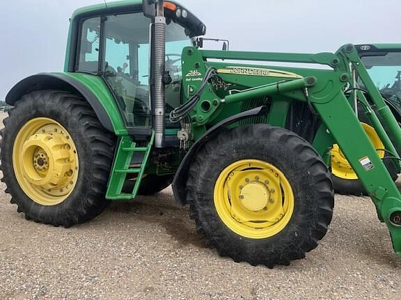 Image of John Deere 7520 Primary image