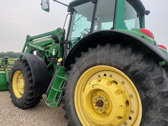 Image of John Deere 7520 equipment image 3