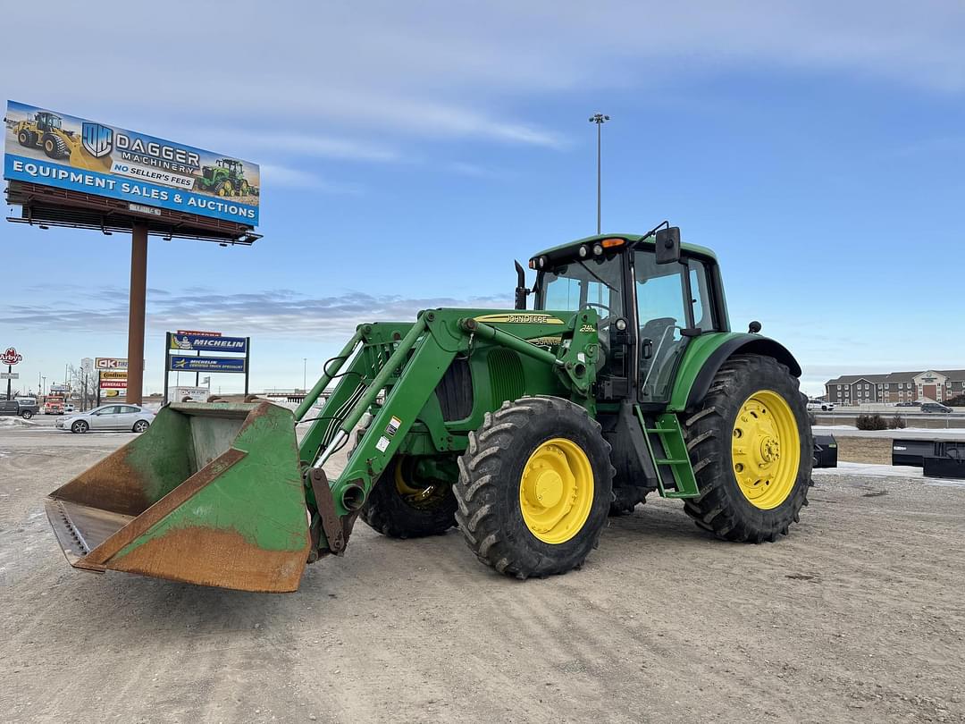 Image of John Deere 7520 Primary image