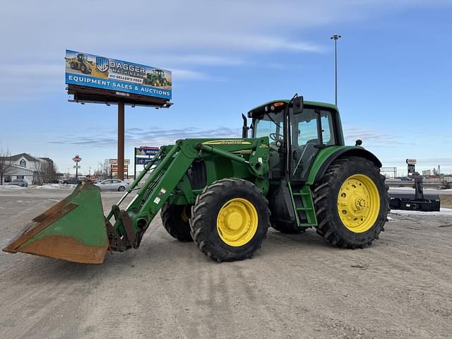 Image of John Deere 7520 equipment image 1