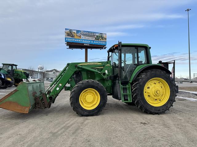 Image of John Deere 7520 equipment image 2