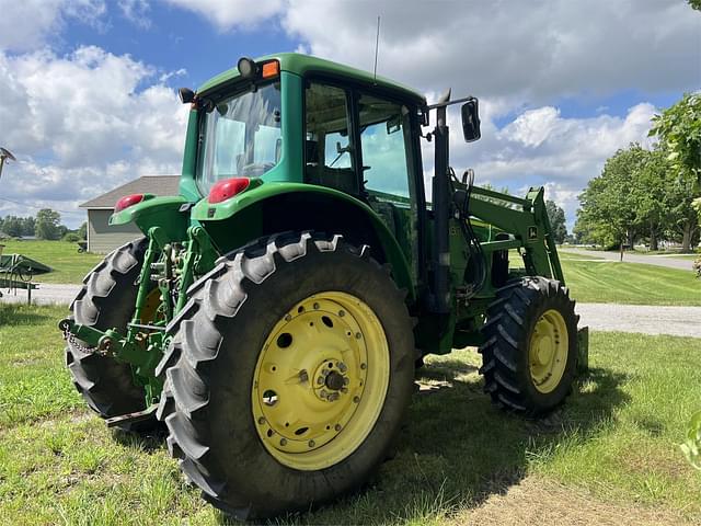 Image of John Deere 7520 equipment image 3