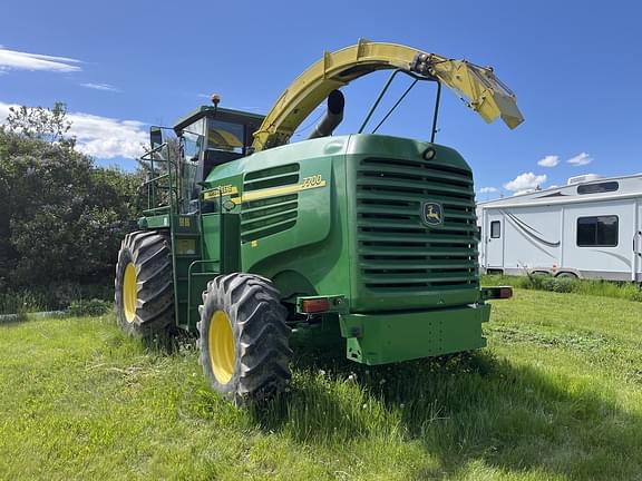 Image of John Deere 7700 equipment image 4