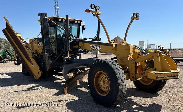 Image of John Deere 770D equipment image 2