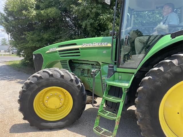 Image of John Deere 7820 equipment image 2