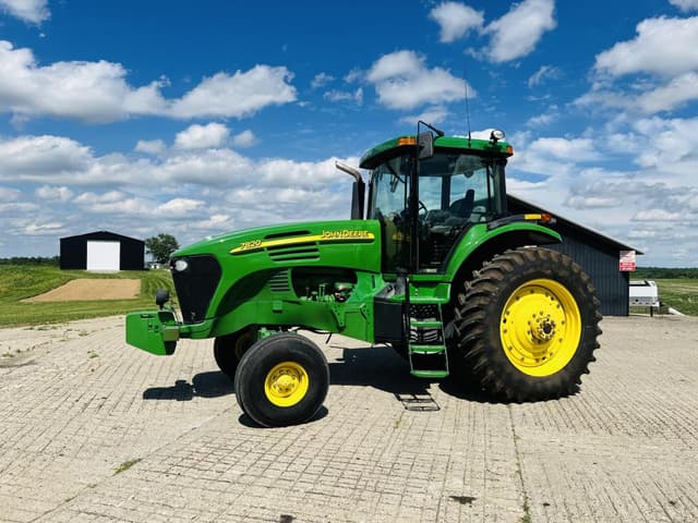 Image of John Deere 7820 equipment image 1