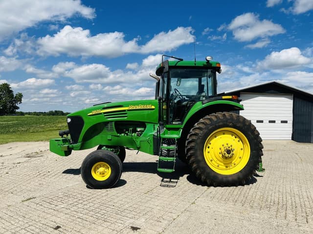 Image of John Deere 7820 equipment image 2