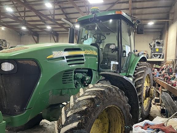 Image of John Deere 7920 equipment image 2