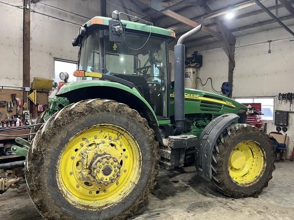 Image of John Deere 7920 equipment image 1