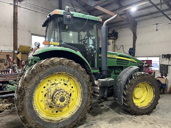 Image of John Deere 7920 equipment image 1