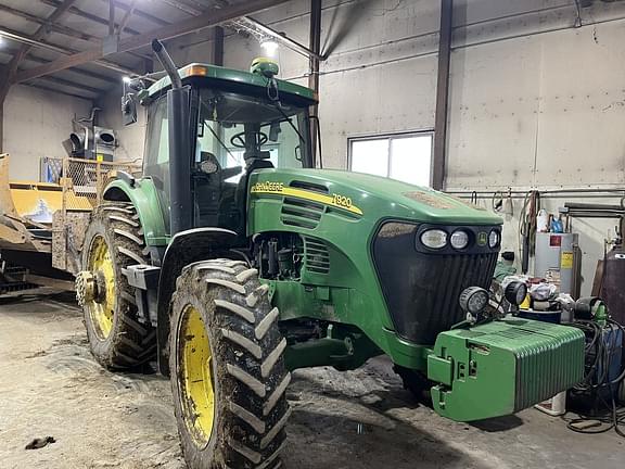 Image of John Deere 7920 Primary image