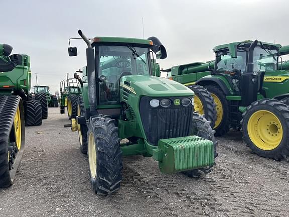 Image of John Deere 7920 equipment image 2