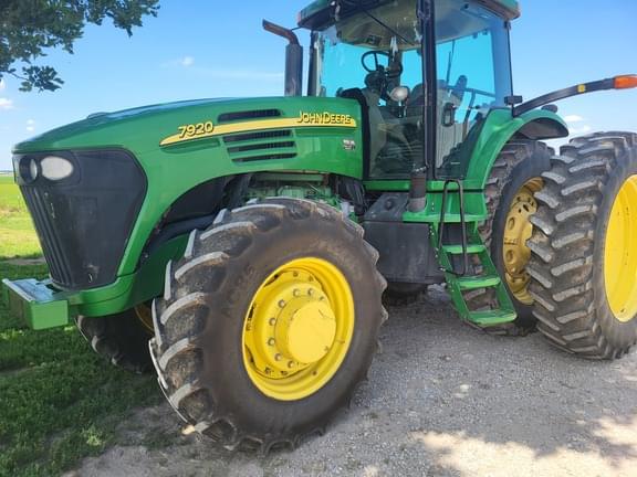Image of John Deere 7920 Image 0