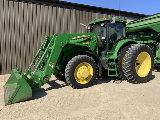 Image of John Deere 7920 equipment image 2