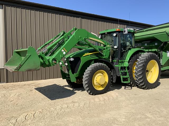 Image of John Deere 7920 equipment image 1