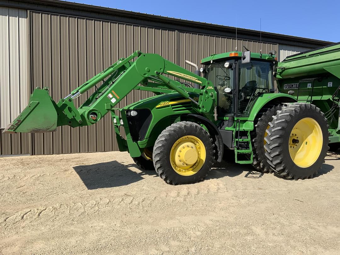 Image of John Deere 7920 Primary image