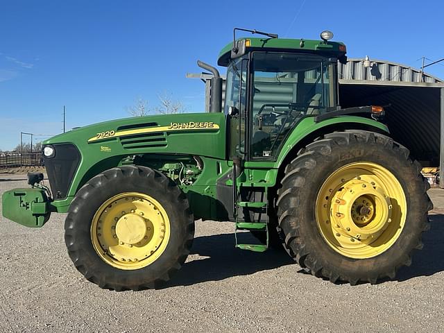 Image of John Deere 7920 equipment image 1