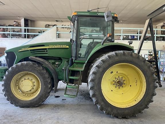 Image of John Deere 7920 equipment image 1