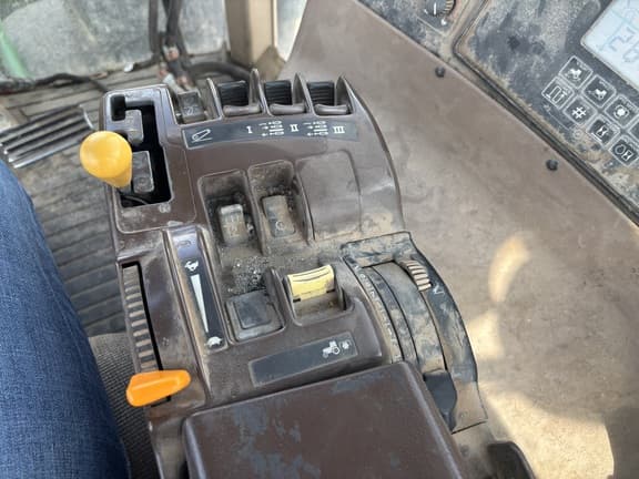 Image of John Deere 8120 equipment image 4