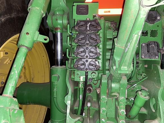 Image of John Deere 8120 equipment image 1