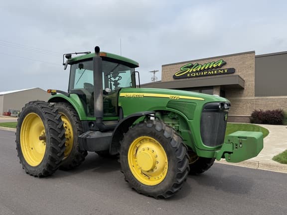 Image of John Deere 8220 Primary image