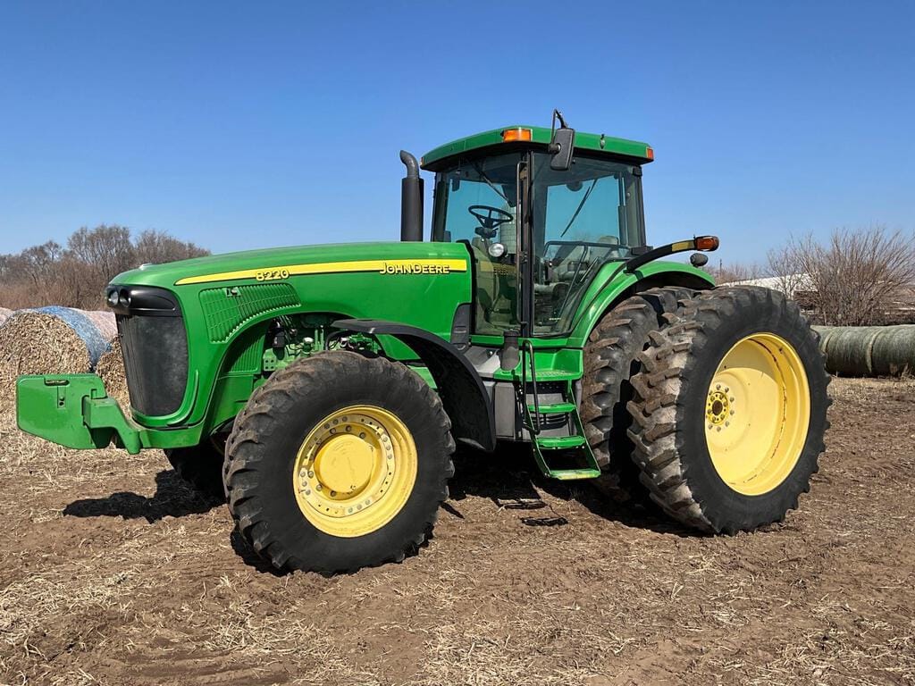 Main image John Deere 8220