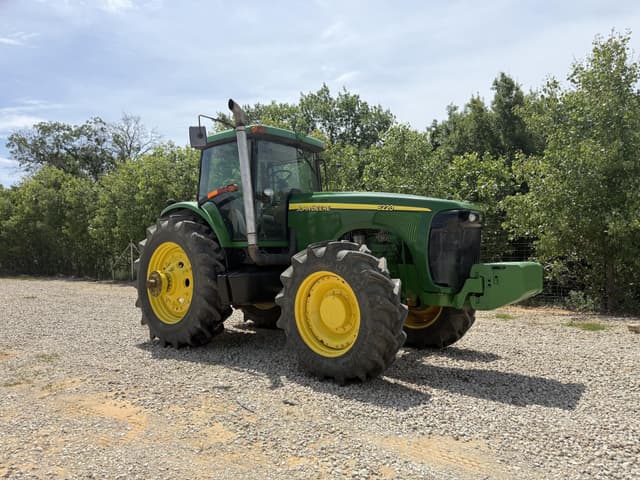 Image of John Deere 8220 equipment image 4