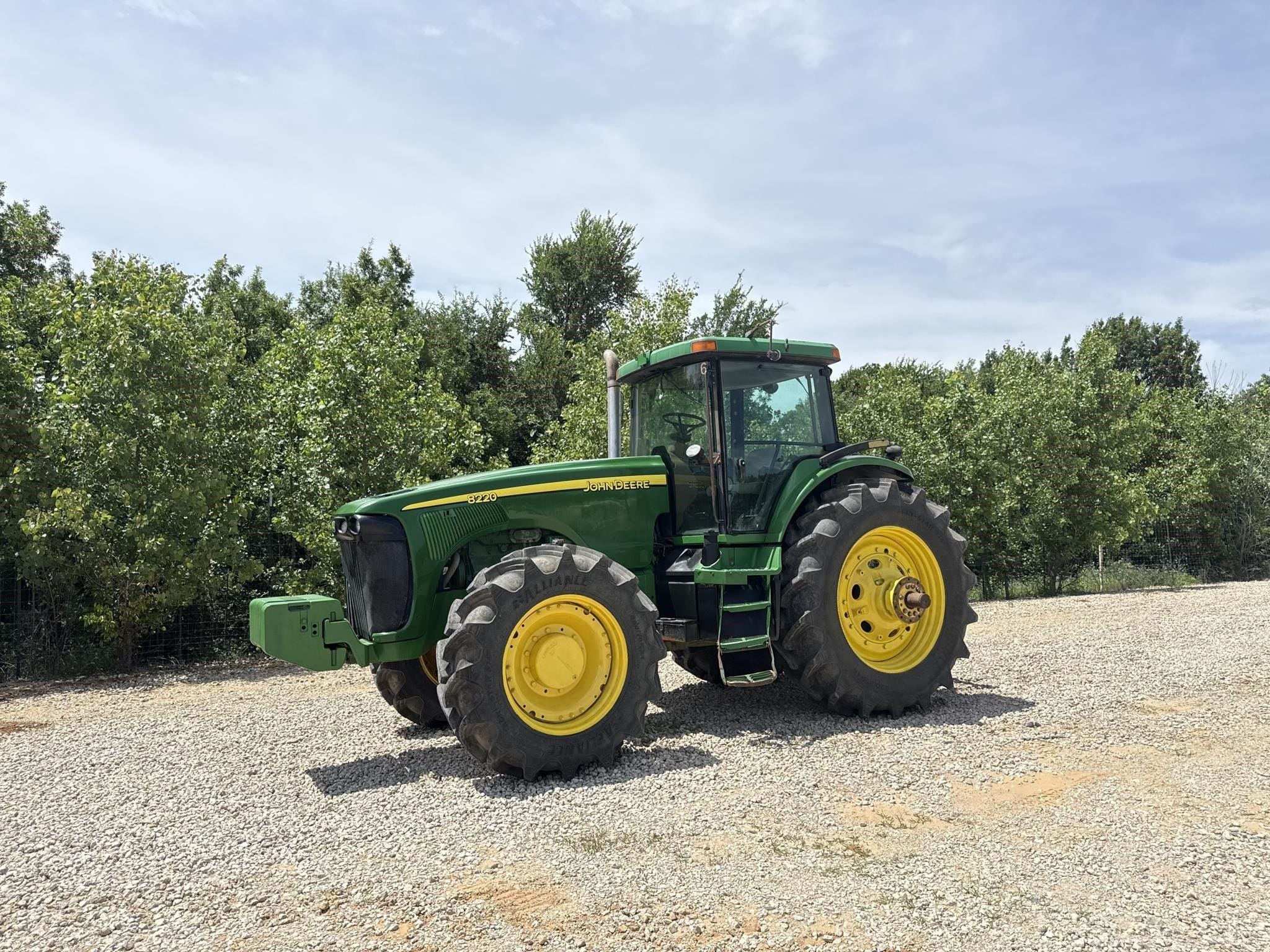 2005 John Deere 8220 Equipment Image0