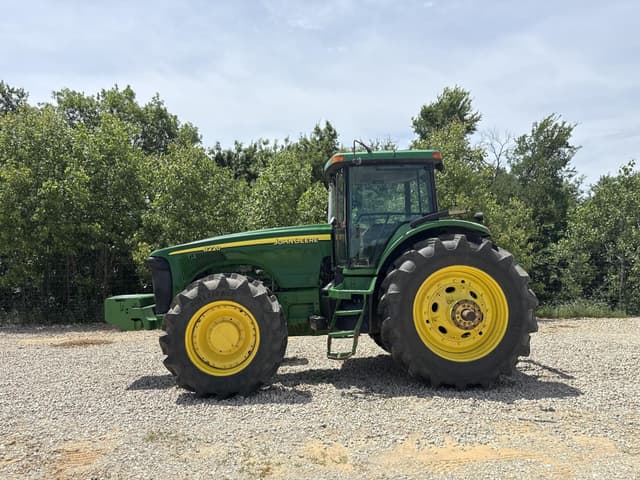 Image of John Deere 8220 equipment image 2