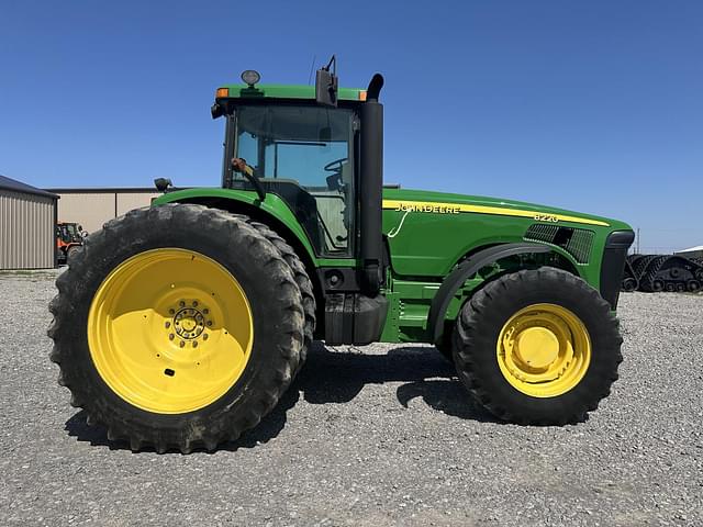 Image of John Deere 8220 equipment image 3