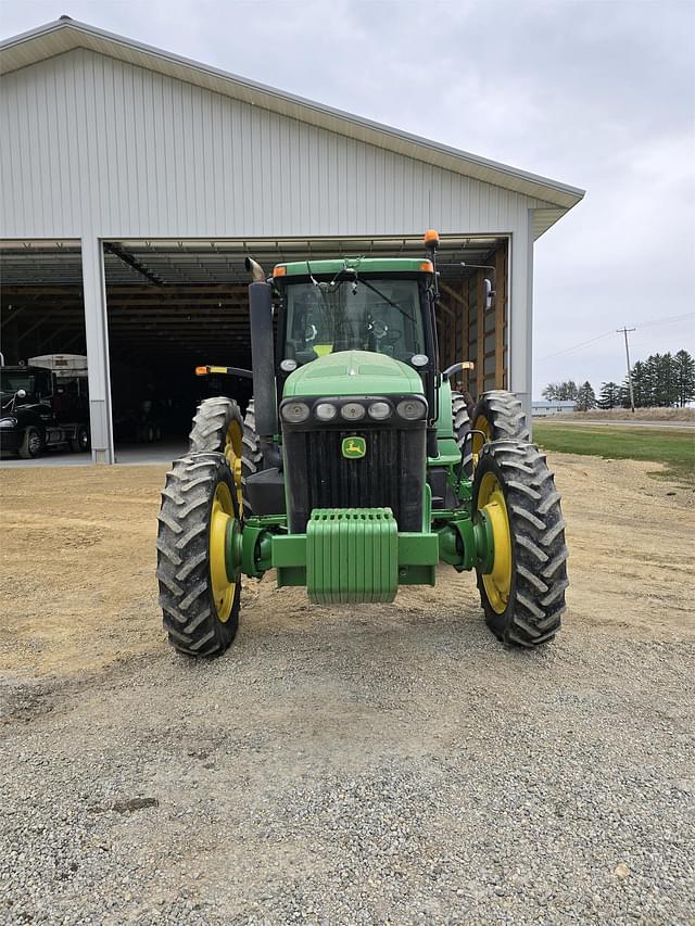 Image of John Deere 8220 equipment image 1