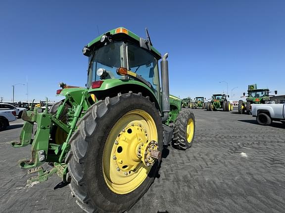 Image of John Deere 8220 equipment image 2