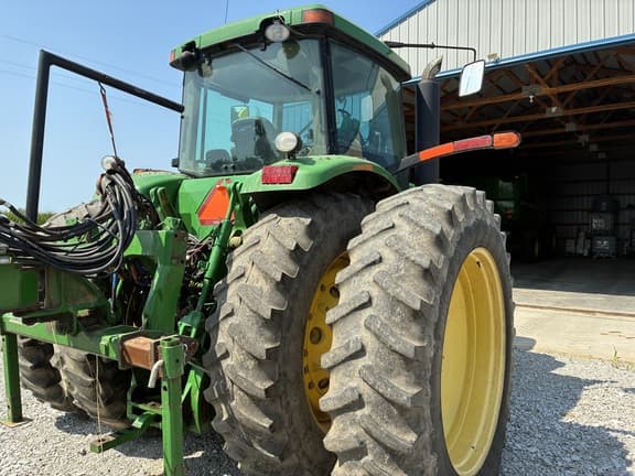 Image of John Deere 8220 equipment image 2