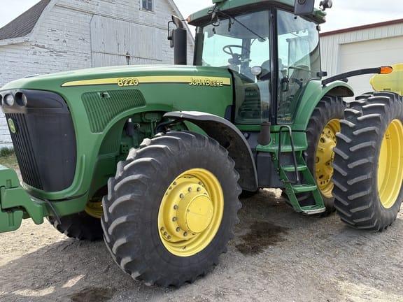 2005 John Deere 8220 Equipment Image0