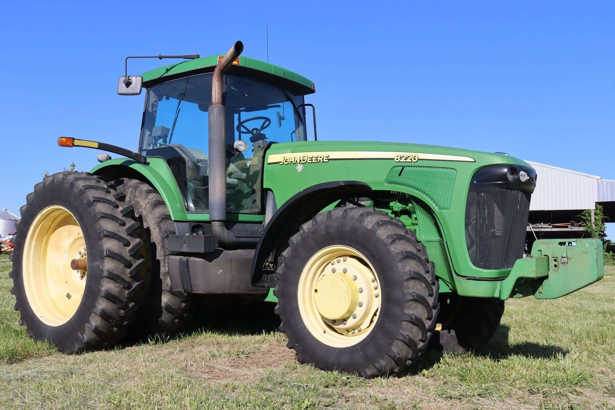 2005 John Deere 8220 Equipment Image0