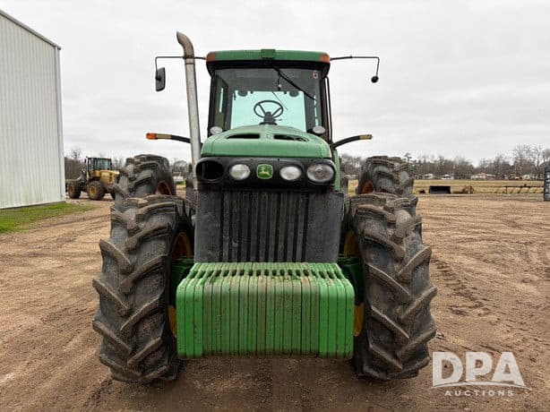 Image of John Deere 8220 equipment image 2