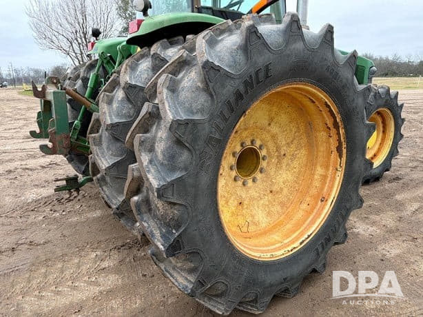 Image of John Deere 8220 equipment image 4