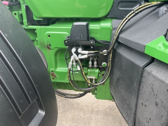 Image of John Deere 8320 equipment image 3