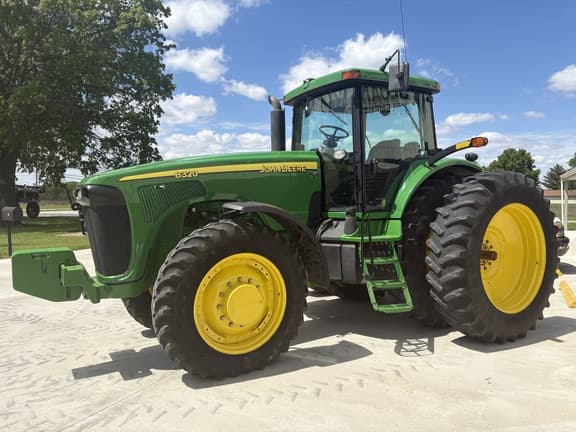 Image of John Deere 8320 equipment image 1
