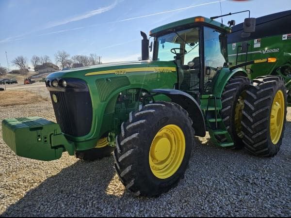 Image of John Deere 8320 equipment image 1