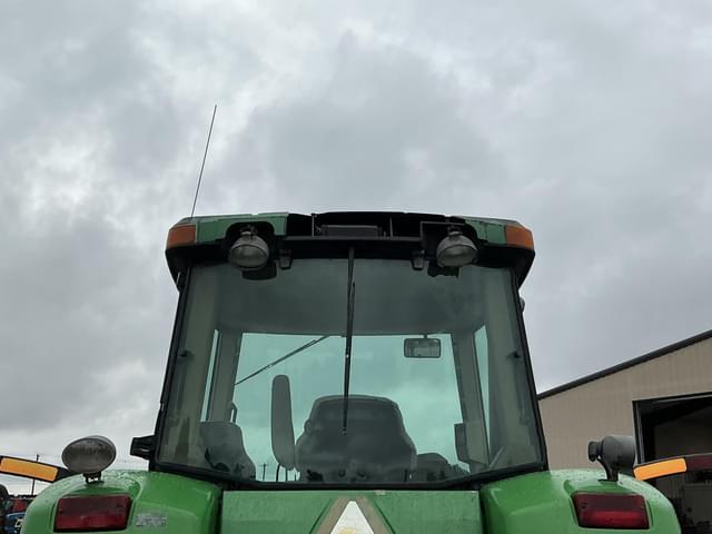 Image of John Deere 8320 equipment image 4