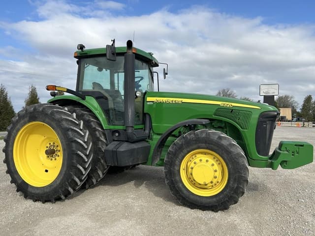 Image of John Deere 8320 equipment image 1
