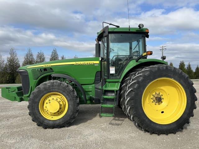 Image of John Deere 8320 equipment image 2