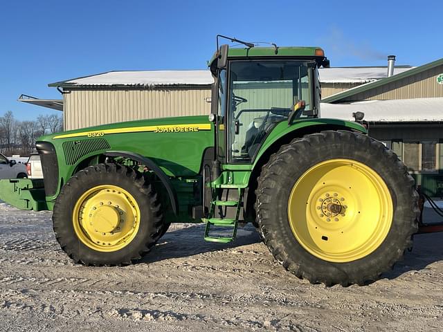 Image of John Deere 8320 equipment image 1