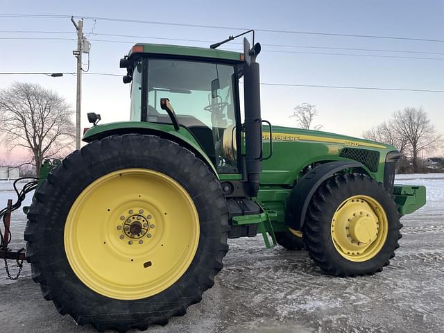 Image of John Deere 8320 equipment image 4