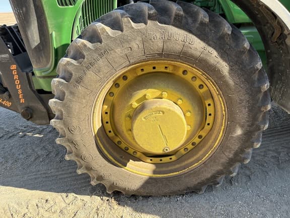 Image of John Deere 8320 equipment image 4