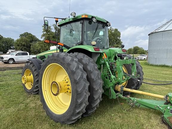 Image of John Deere 8320 equipment image 4
