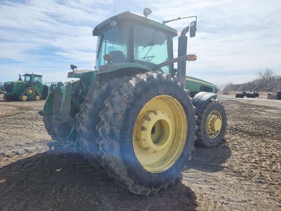 Image of John Deere 8320 equipment image 4