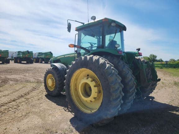 Image of John Deere 8320 equipment image 2