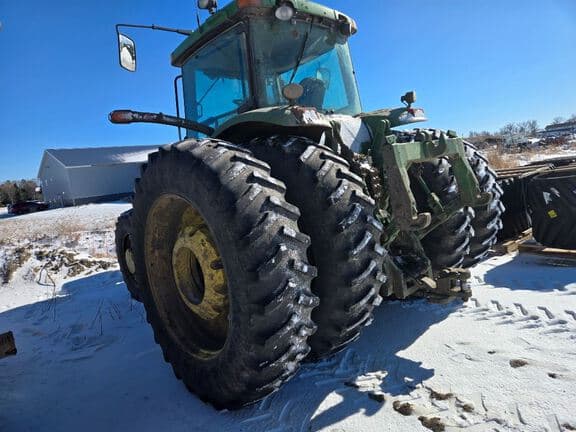 Image of John Deere 8320 equipment image 1